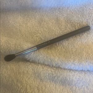 RETIRED MAC #224 Brush